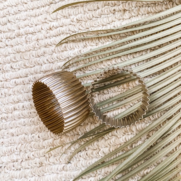 Gold napkin rings - Picture 1 of 3